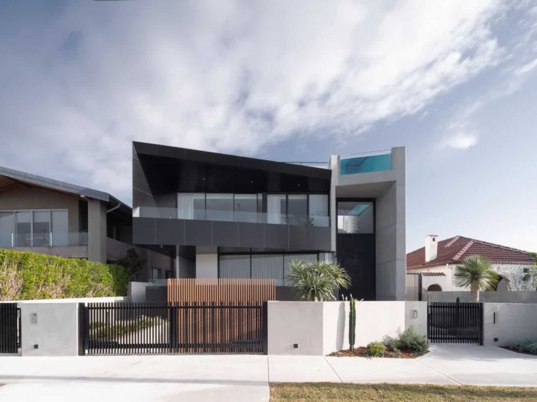 Glass Swimming Pools: Elevate Your Luxury Home’s Appeal