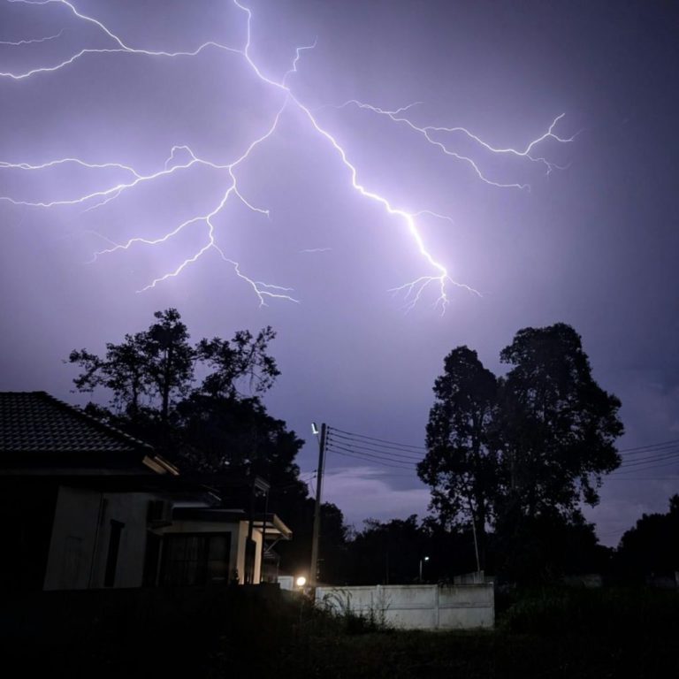 Metal Roofs and Lightning: Understanding Aerials and Starlink